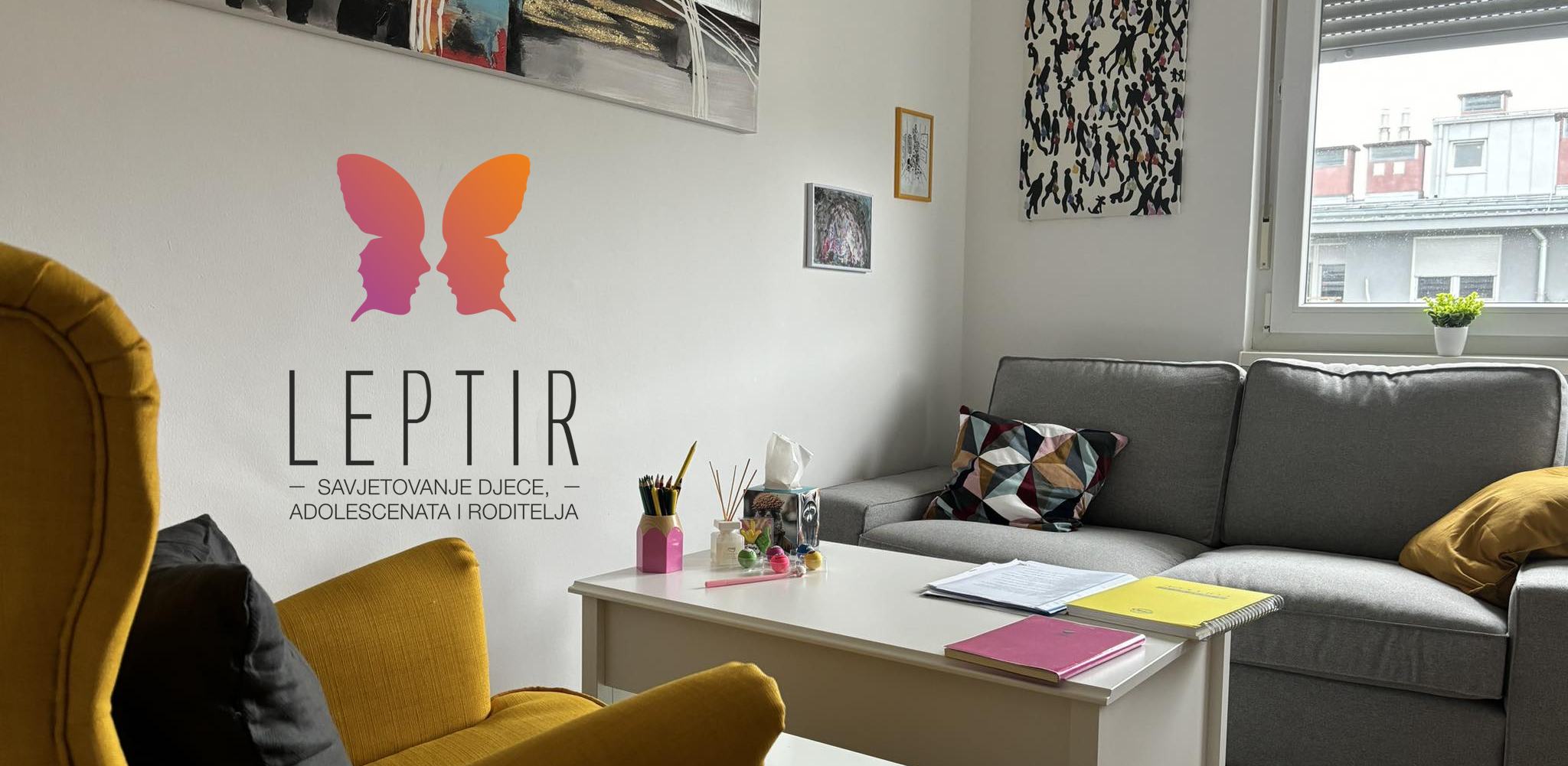 Leptir-pozadina-ured